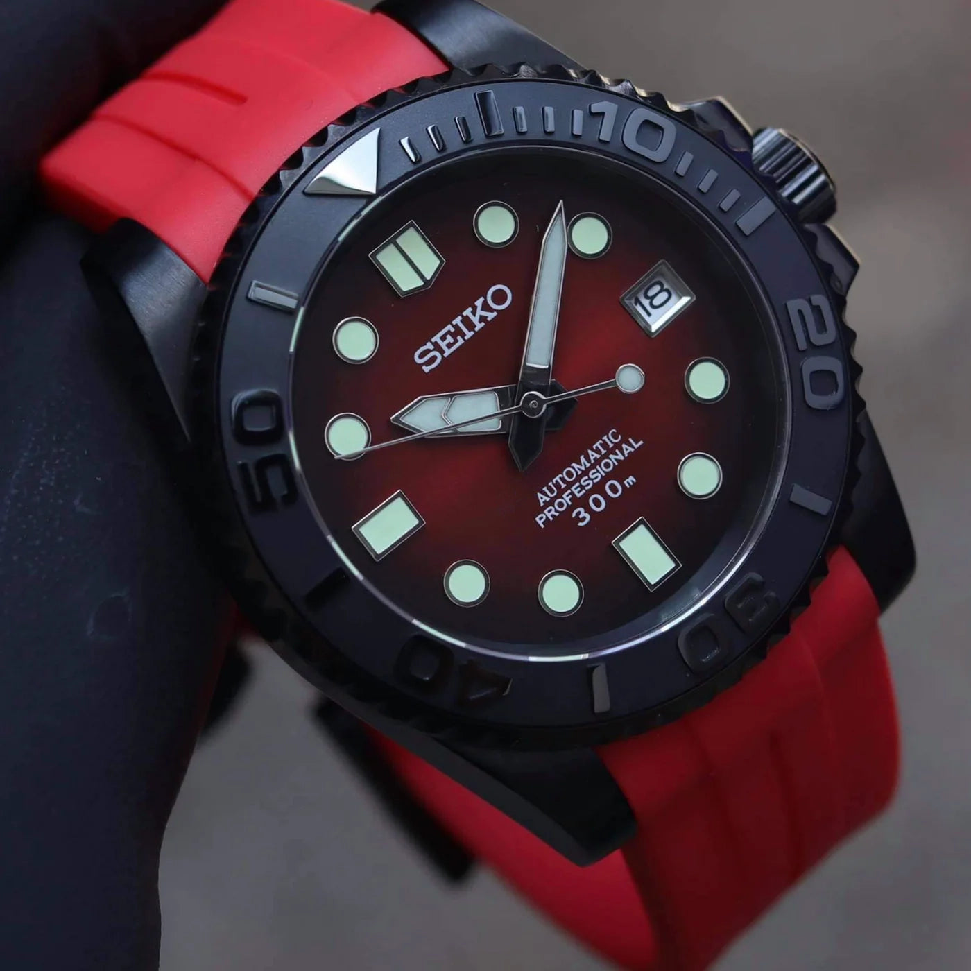 Custom Watch Seimariner Black Red