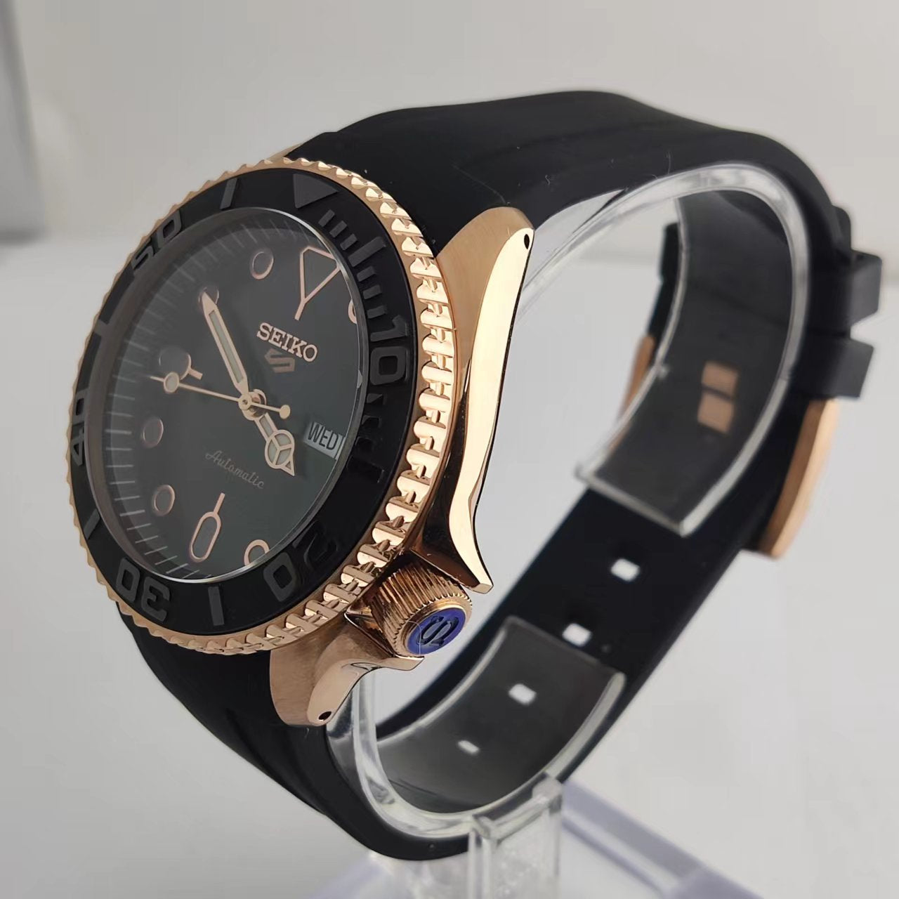 Custom Watch Seimariner Black Gold