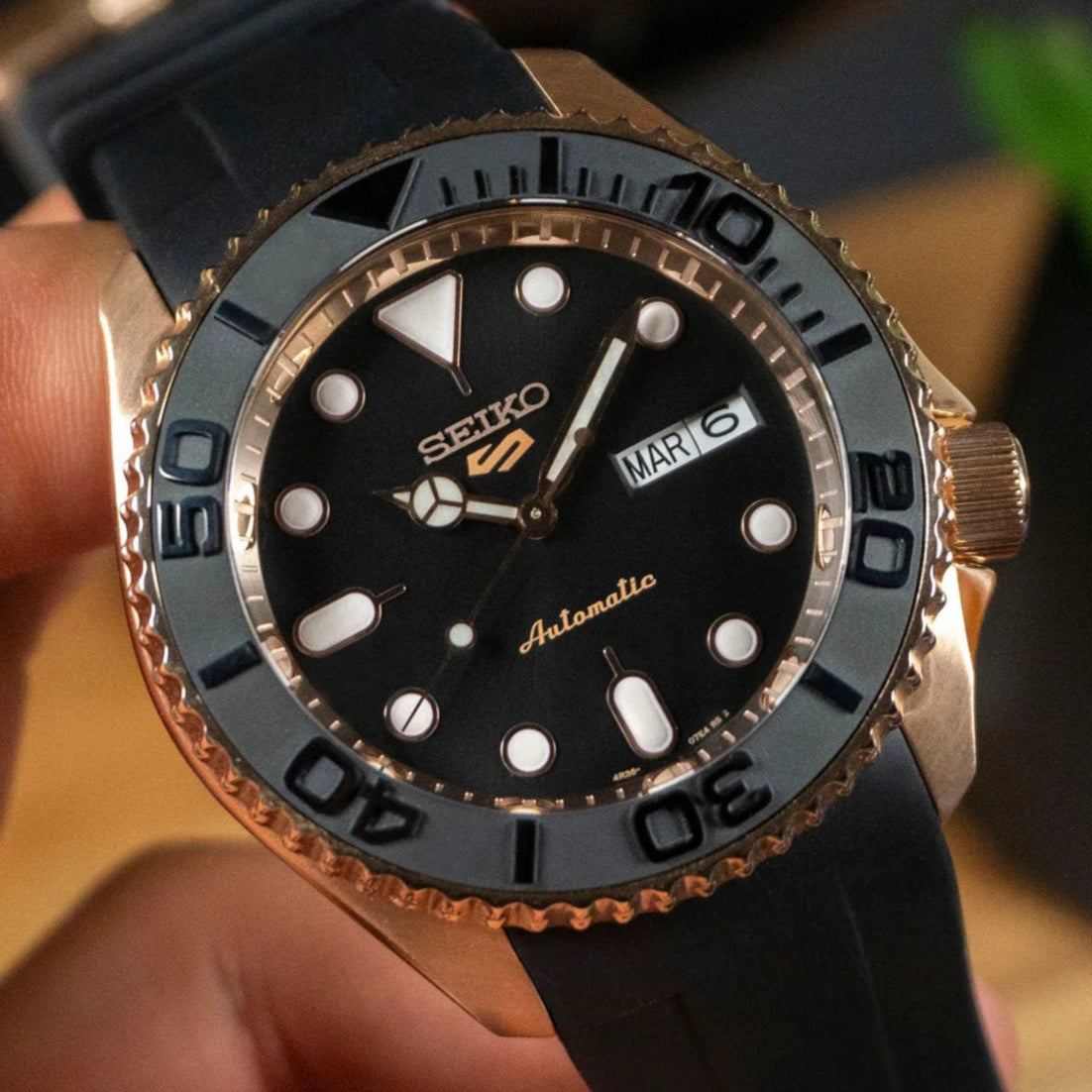 Custom Watch Seimariner Black Gold