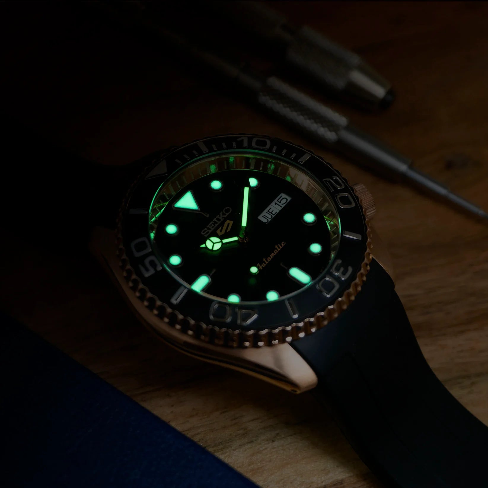 Custom Watch Seimariner Black Gold